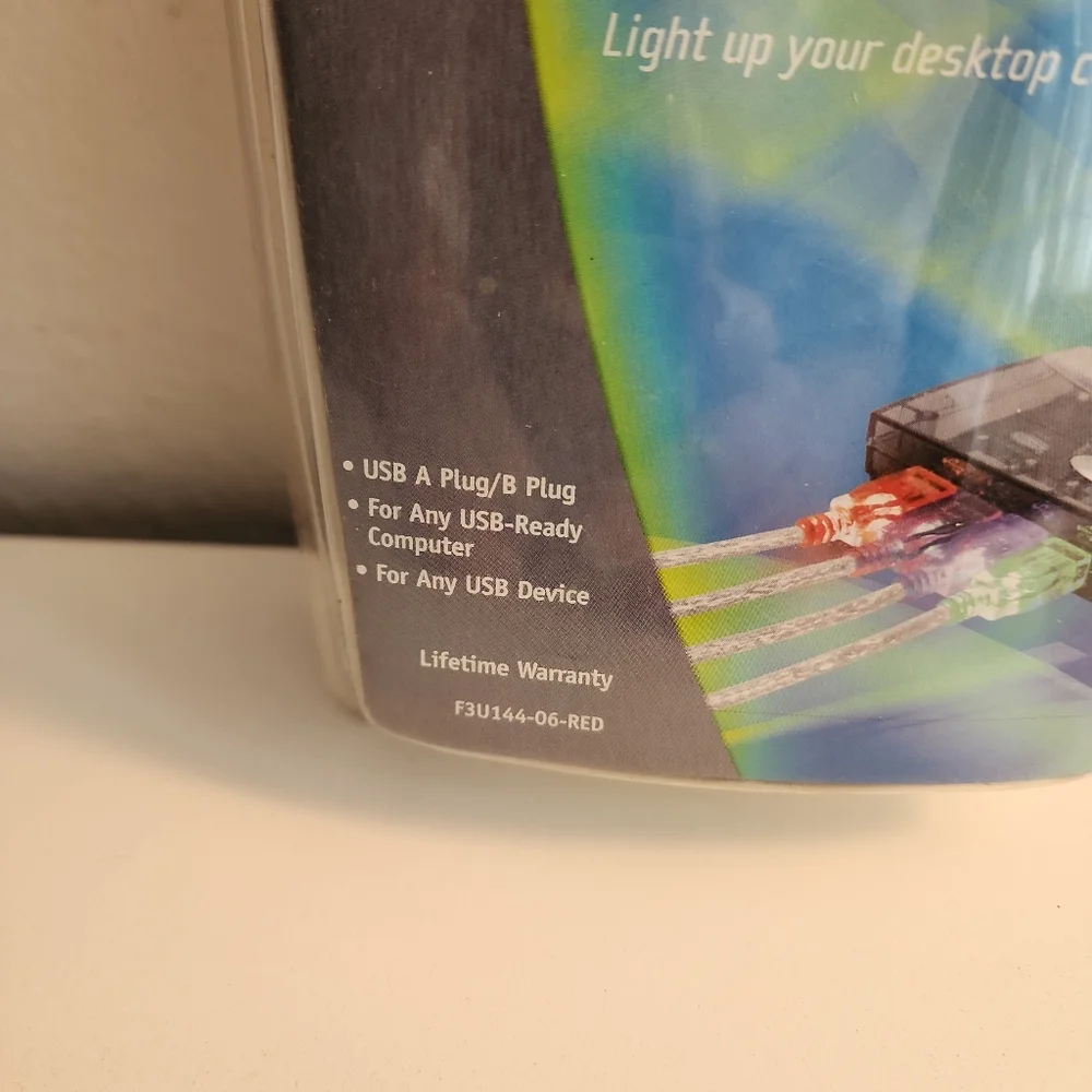 Belkin USB Lighted Cable In Red. Brand new in factory sealed case. Cool light